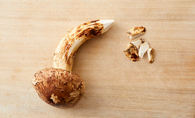 松茸の焼き方 和の料理人が伝授 香りと味を100 楽しむテクニック ほほえみごはん 冷凍で食を豊かに ニチレイフーズ