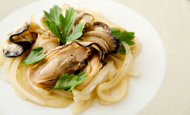 牡蠣の白ワイン蒸しの写真