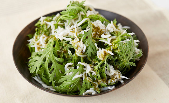 春菊としらすの和風サラダの写真