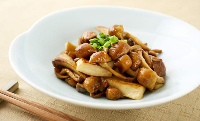 なめことエリンギのバター醤油いための写真