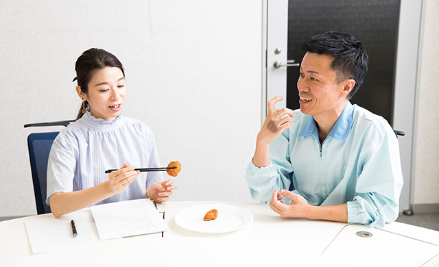 『特から』実食中の写真