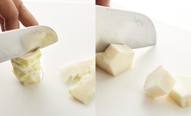 カリフラワーの太い茎の皮をむき、輪切りにしている写真