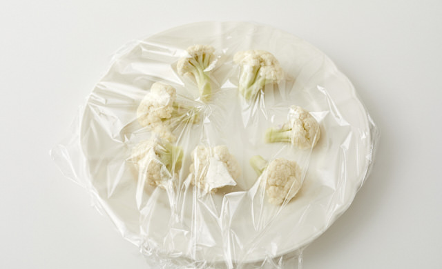 カリフラワーを耐熱皿に並べた写真