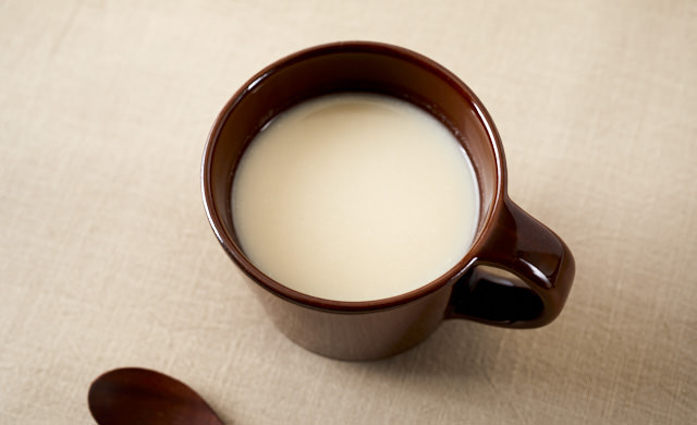 マグカップで作った甘酒の写真
