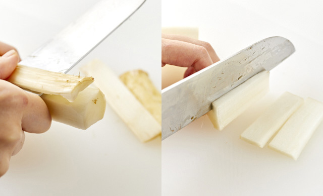 うどの皮を厚めにむいている写真/うどを短冊切りにしている写真