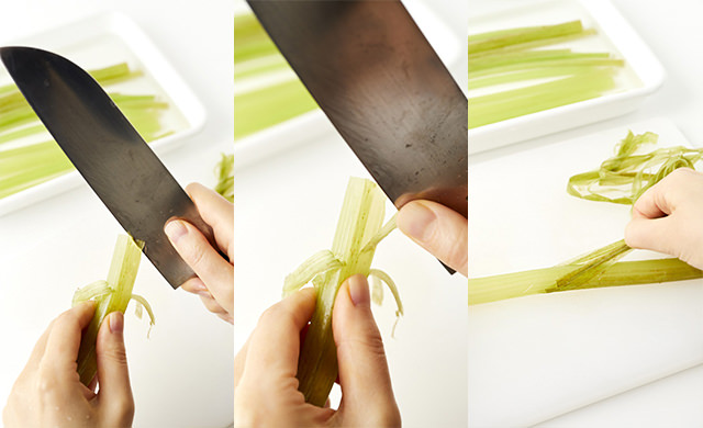 ふきの皮と身の間に包丁を入れる写真/ふきを回しながら1周分皮をむいている写真/ふきの皮をまとめてつまみ一気にむいている写真