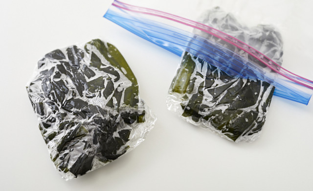 冷凍した生わかめの写真