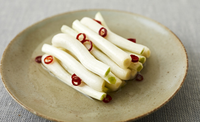 島らっきょうの甘酢漬けの写真