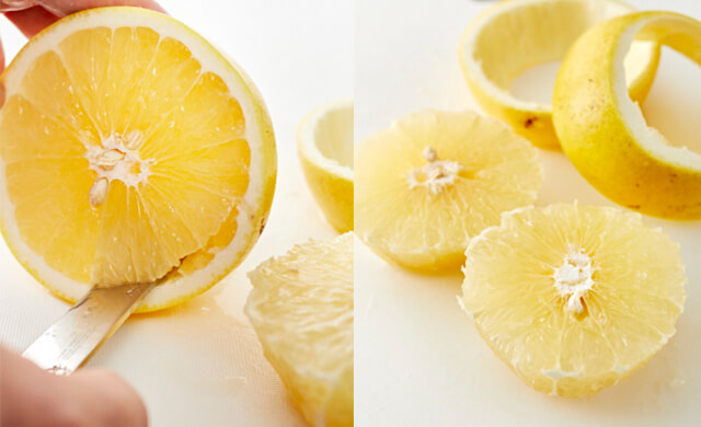 グレープフルーツの中身をくり抜いている写真