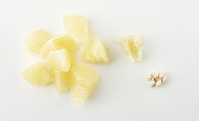 ひと口大のグレープフルーツの写真