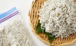 冷凍しらすと生しらすの写真