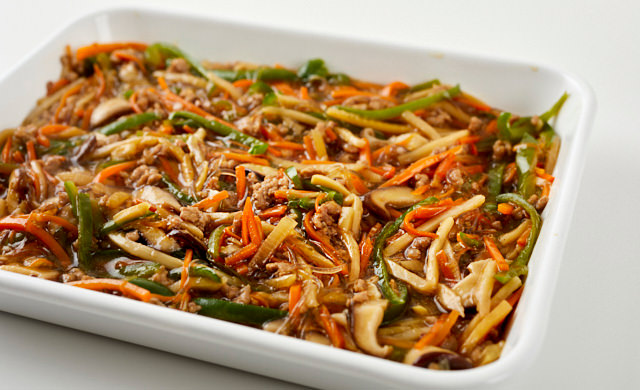 具材をバットで冷ましている写真