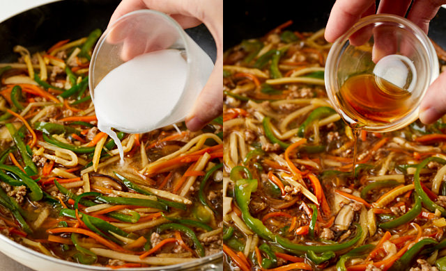 片栗粉を加えている写真