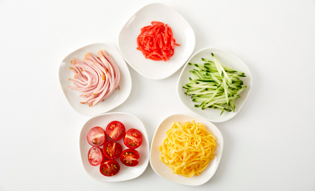 冷やし中華のトッピングの写真