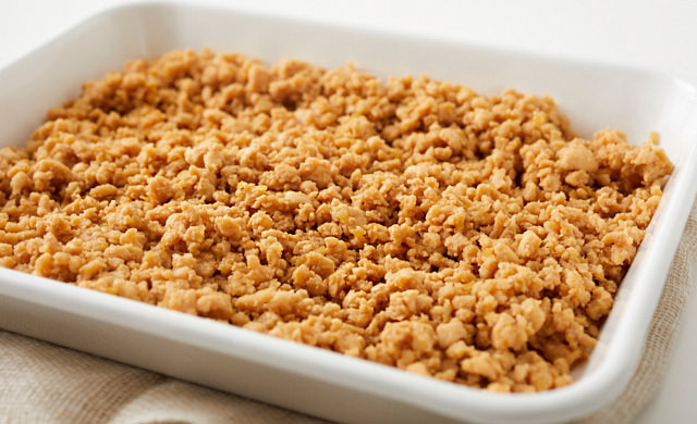 そぼろを冷ましている写真