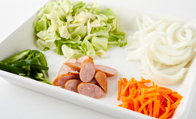 焼きそばの具材の俯瞰写真