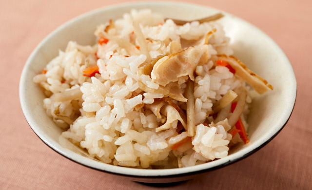 カットごぼう＆にんじんの炊き込みごはんの写真