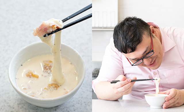 ジョーさん。がチーズを伸ばしている様子