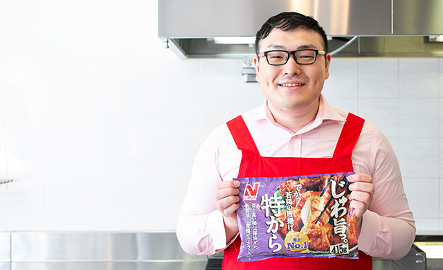 『特から』を手に持つジョーさん。