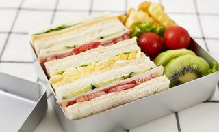 サンドイッチ弁当の写真