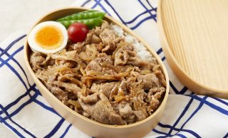 豚の生姜焼き弁当の写真
