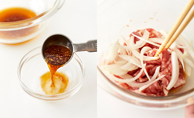 肉にたれを絡めている写真