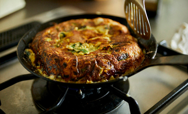 とうもろこしとほうれん草のフリッタータの調理写真