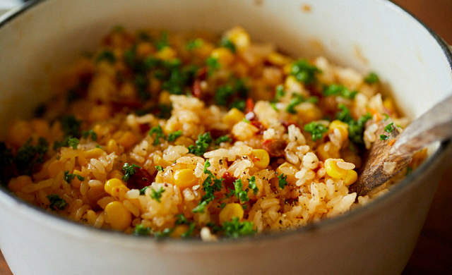 とうもろこしとドライトマトのピラフの写真