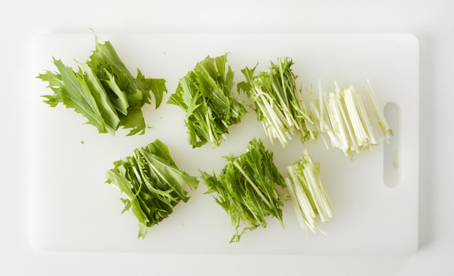 水菜の保存 冷蔵2週間 冷凍1ヵ月 鮮度を維持するテク ほほえみごはん 冷凍で食を豊かに ニチレイフーズ 水菜の保存 冷蔵2週間 冷凍1ヵ月 鮮度を維持するテク ほほえみごはん 冷凍で食を豊かに ニチレイフーズ