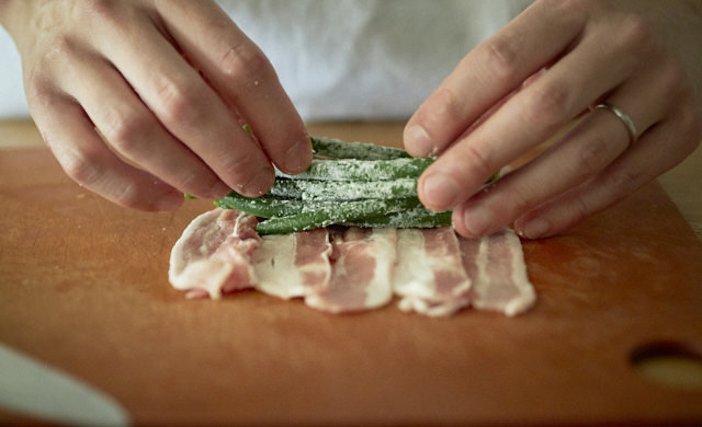 冷凍いんげんのジューシー肉巻きの調理写真