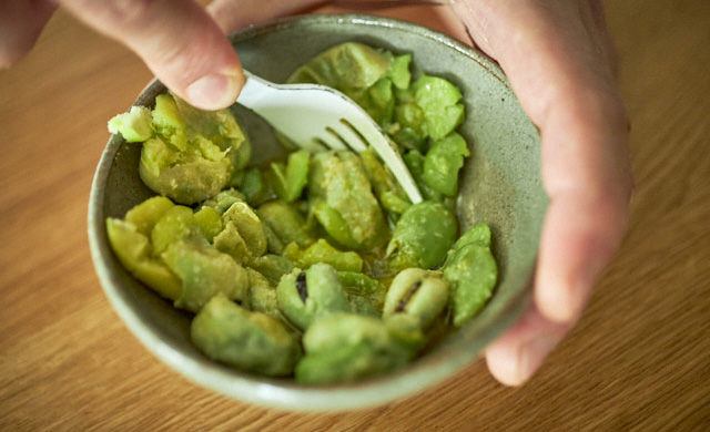 冷凍そら豆とチーズのタルティーヌの調理写真