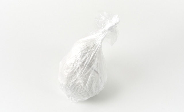 キッチンペーパーに包みポリ袋に入れた写真