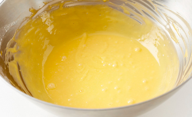 卵黄を加えて混ぜた写真