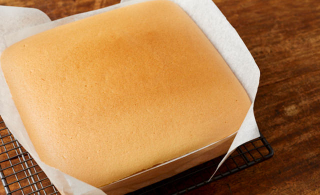 焼き立ての台湾カステラの写真