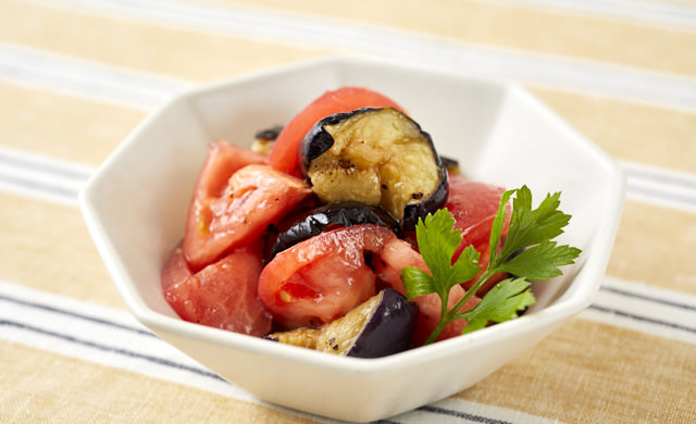 揚げなすとトマトの玉ねぎドレッシングマリネの写真