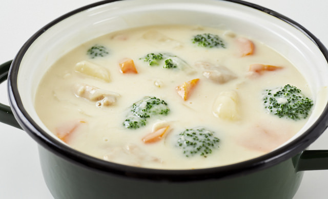 鍋に入ったシチューの写真