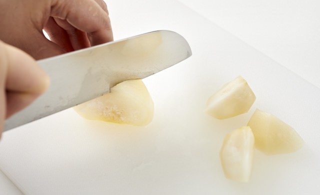 かぶを切っている写真