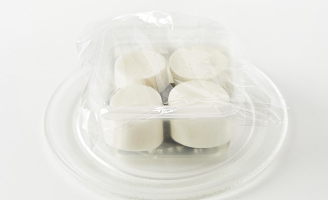 ラップをした耐熱容器の写真