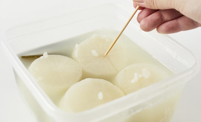 ラップをした耐熱容器の写真