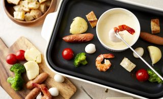 ホットプレートでチーズフォンデュの写真