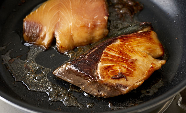 ぶりの冷凍 臭みを除くプロのテク 下味冷凍で照り焼きも美味しい ほほえみごはん 冷凍で食を豊かに ニチレイフーズ