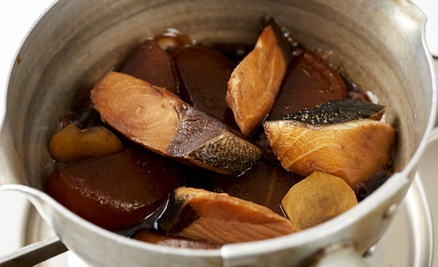 ぶり大根を作っている写真