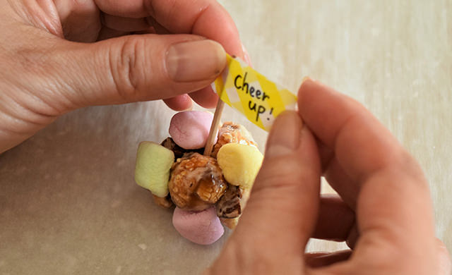 マスキングテープを貼っている画像