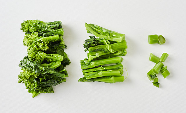 切った菜の花の写真