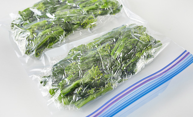 冷凍した生の菜の花の写真