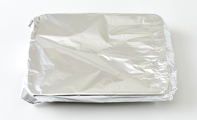 バットにアルミホイルをした写真