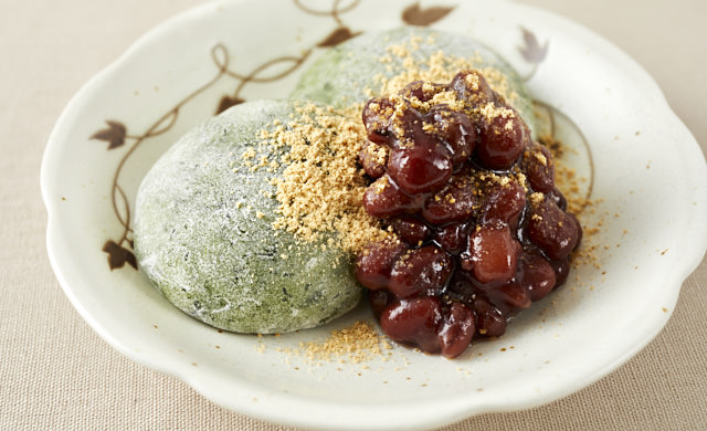 よもぎ餅風の団子の写真