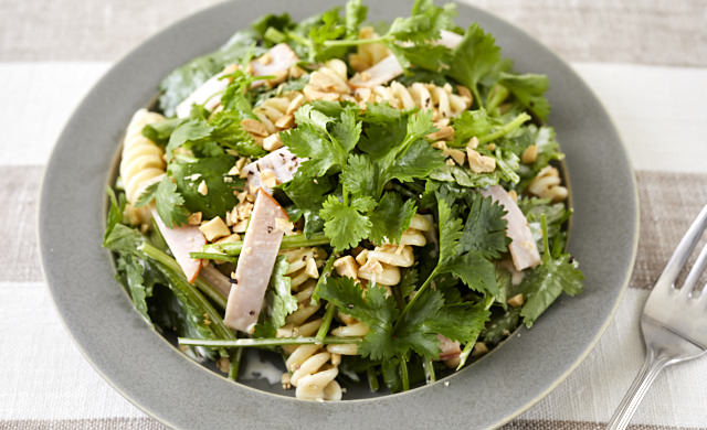 パクチーサラダレシピ パクチー好きも大満足 プロおすすめ5選 ほほえみごはん 冷凍で食を豊かに ニチレイフーズ