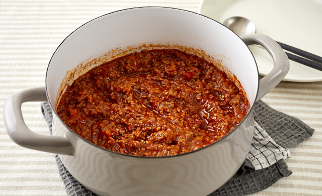 鍋に入ったミートソースの写真