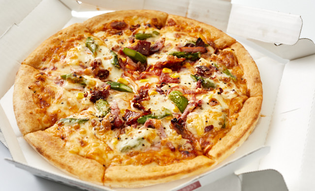 ピザを冷ましている写真